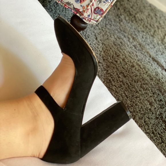 Black heels - Picture 4 of 4